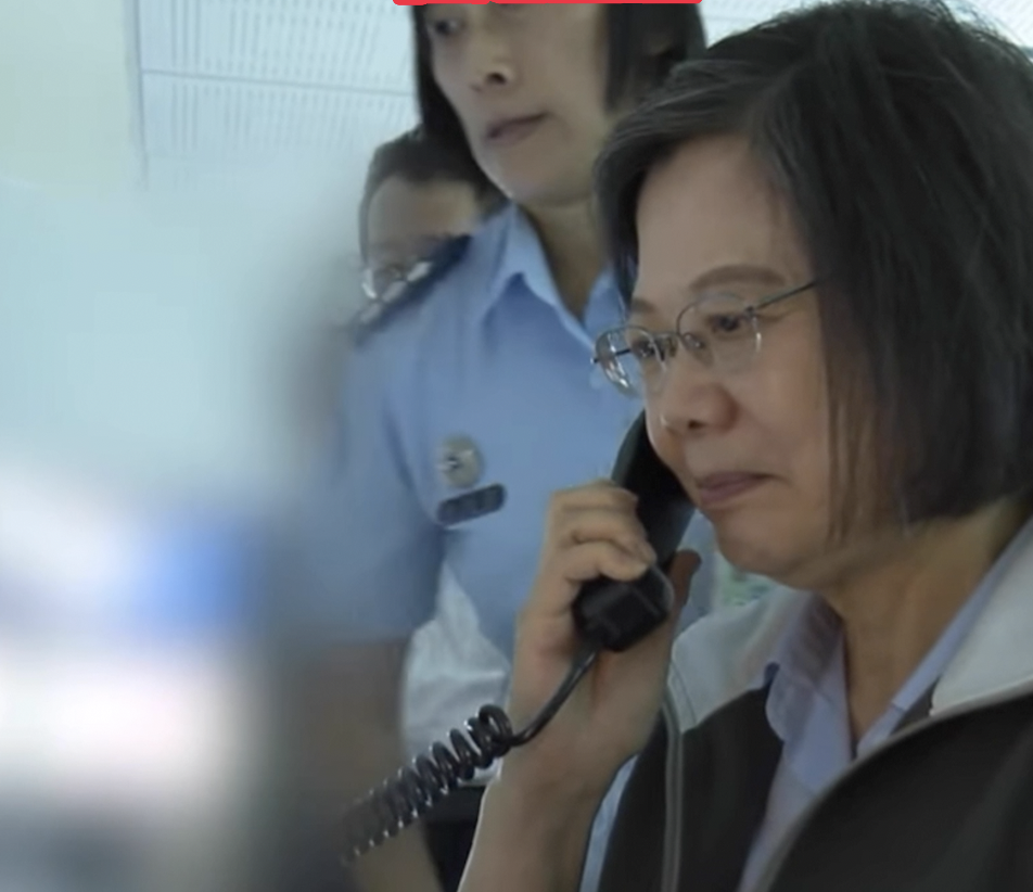曝徐峥疑似出轨_蔡英文通话疑被打断_武汉空军解放区医院