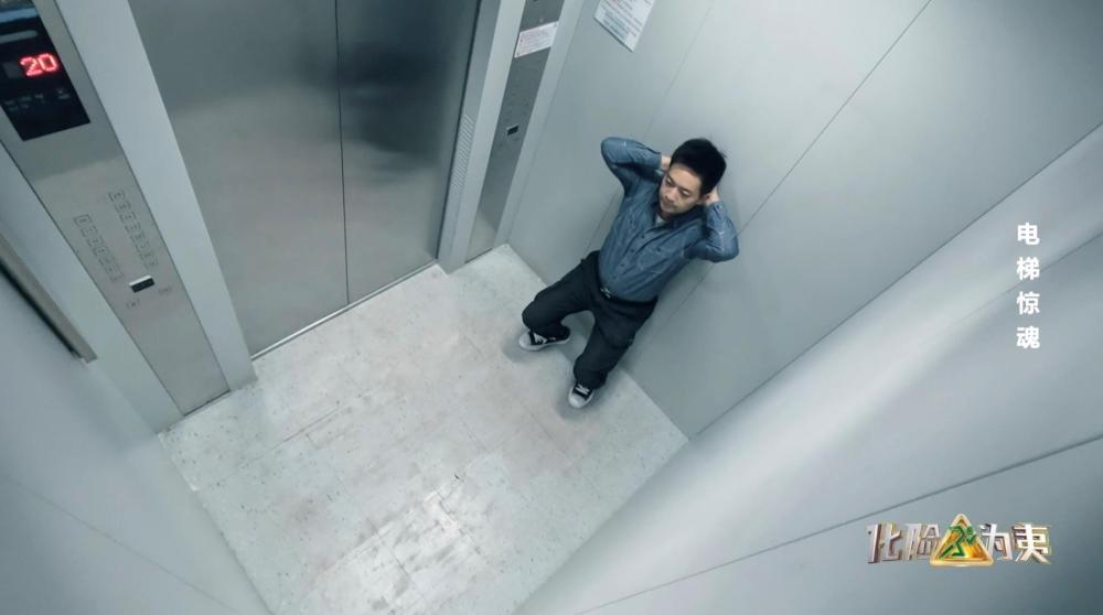 扒门逃生还是等待救援?被困电梯怎么办_央广网