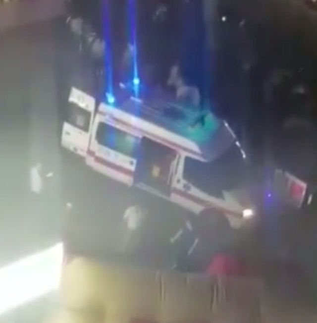 哈尔滨男子吸毒过量跳楼身亡_合肥北城一男子跳楼身亡_男子徘徊数小时跳楼身亡 路人曾起哄