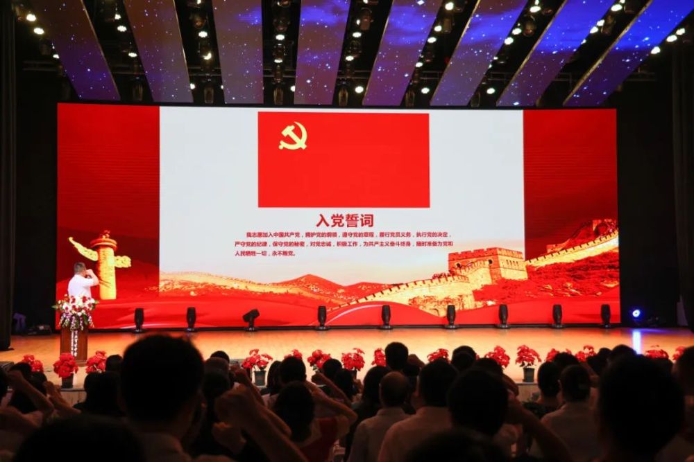 重庆市育才中学校举行"七一"表彰大会_央广网