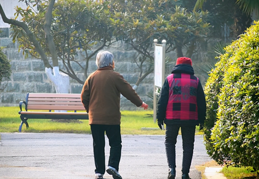 饭后走一走有哪些好处?老年人散步这些细节要注意