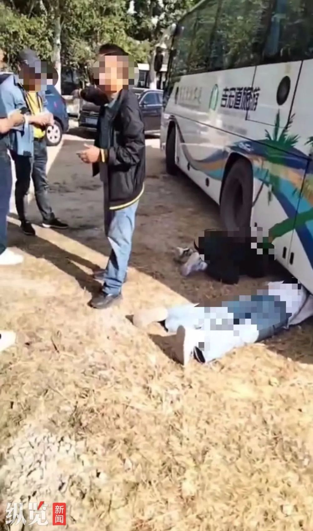 痛心！7岁男孩遭旅游大巴车碾压身亡，当地多部门介入！
