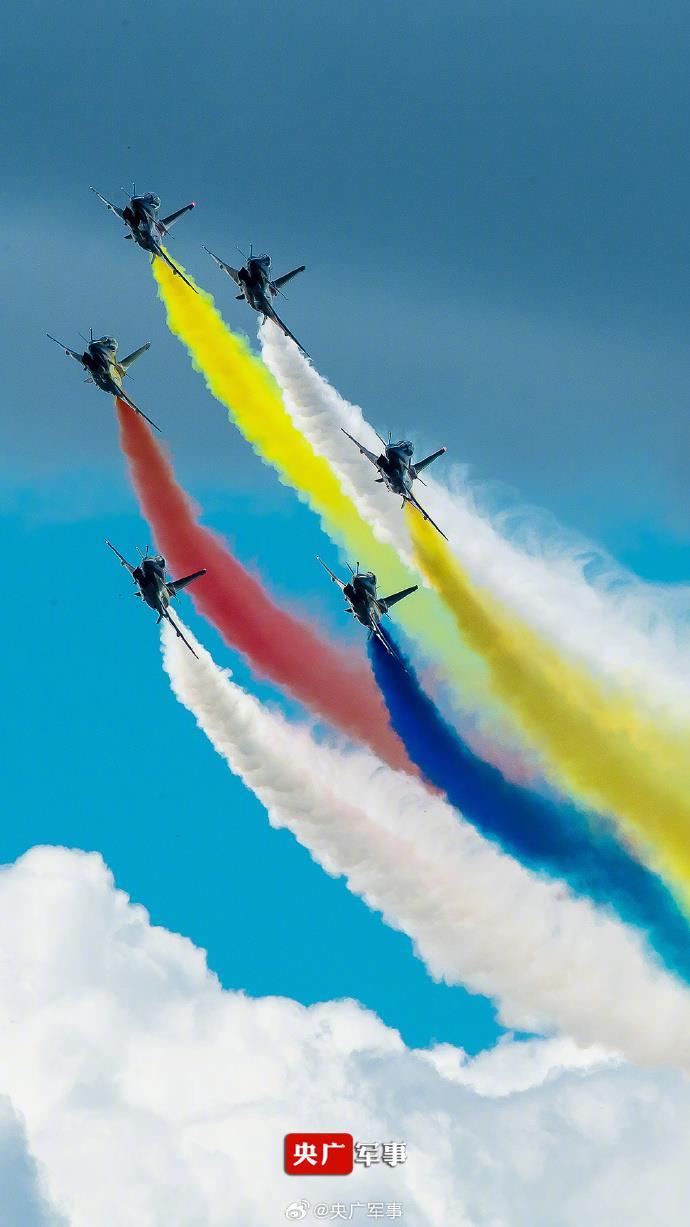 振翅长空傲视苍穹歼10战机首飞26周年