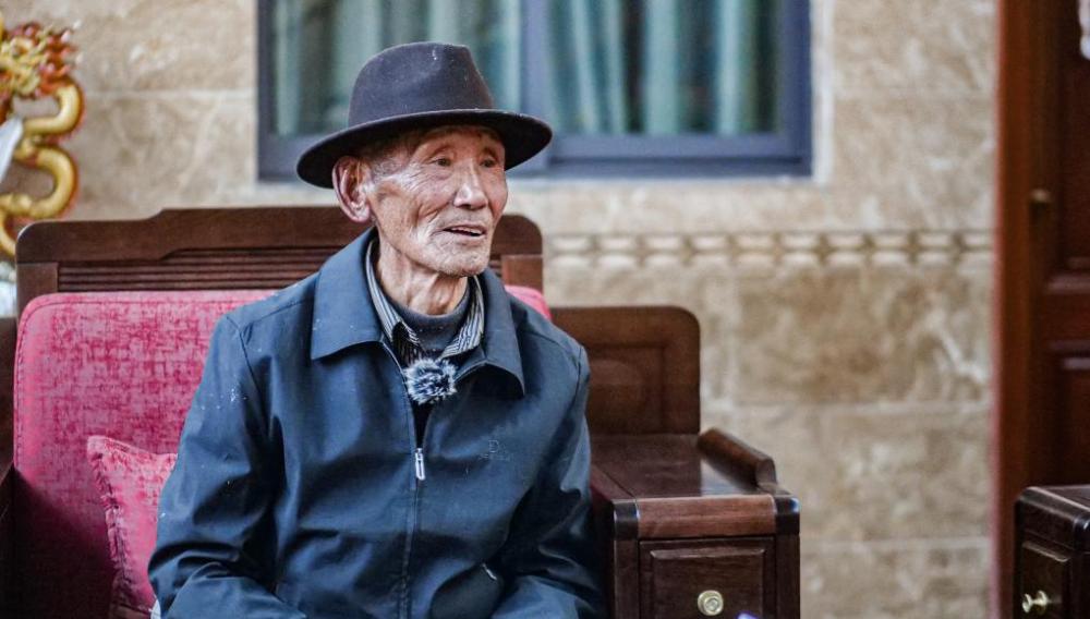 1943年,索朗顿珠出生于克松"谿卡"(庄园),这里曾是噶厦政府噶伦