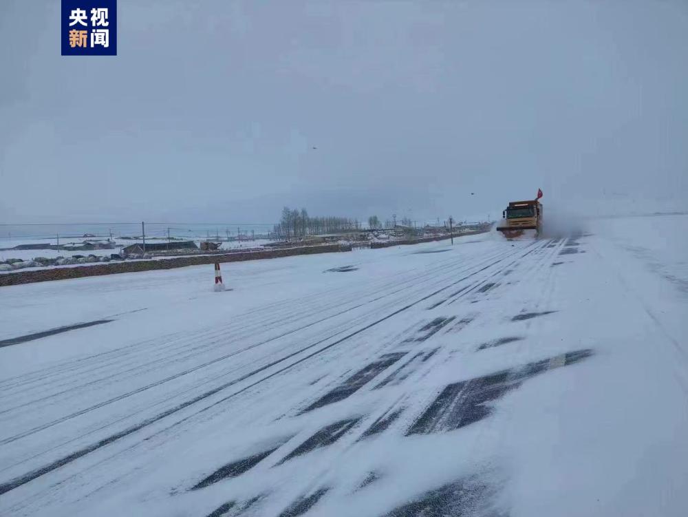 受低温雨雪冰冻、沙尘暴影响 内蒙古部分路段实施交通管制