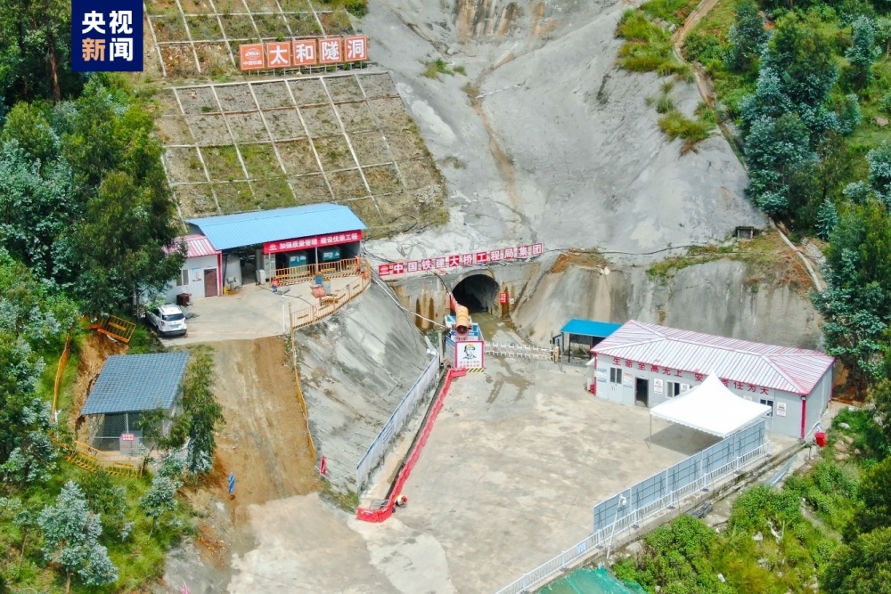 四川凉山州大桥水库灌区二期全线控制性工程太和隧洞顺利贯通