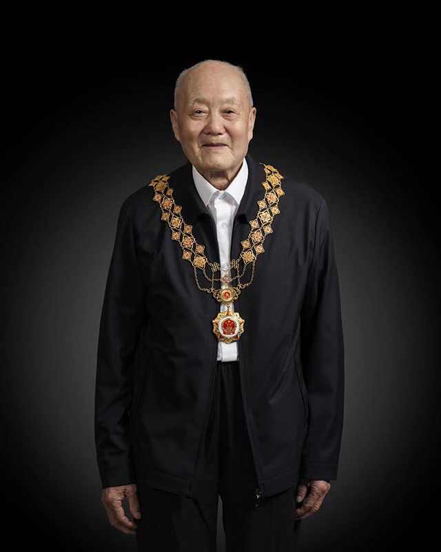 这是张富清肖像(2019年9月27日摄).新华社记者 李贺 摄