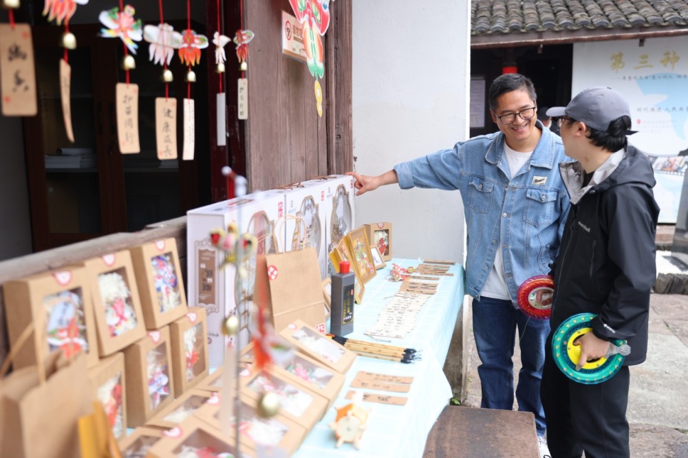 冰心儿童图书奖得主,作家,儿童文学研究专家曾维惠将走进德培小学,下