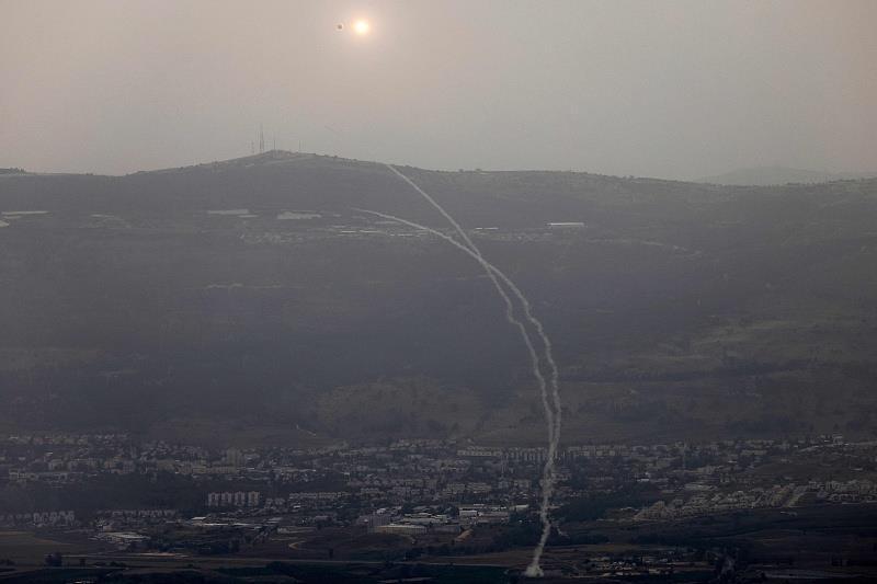 6枚火箭弹从黎巴嫩射向以色列北部 多地起火