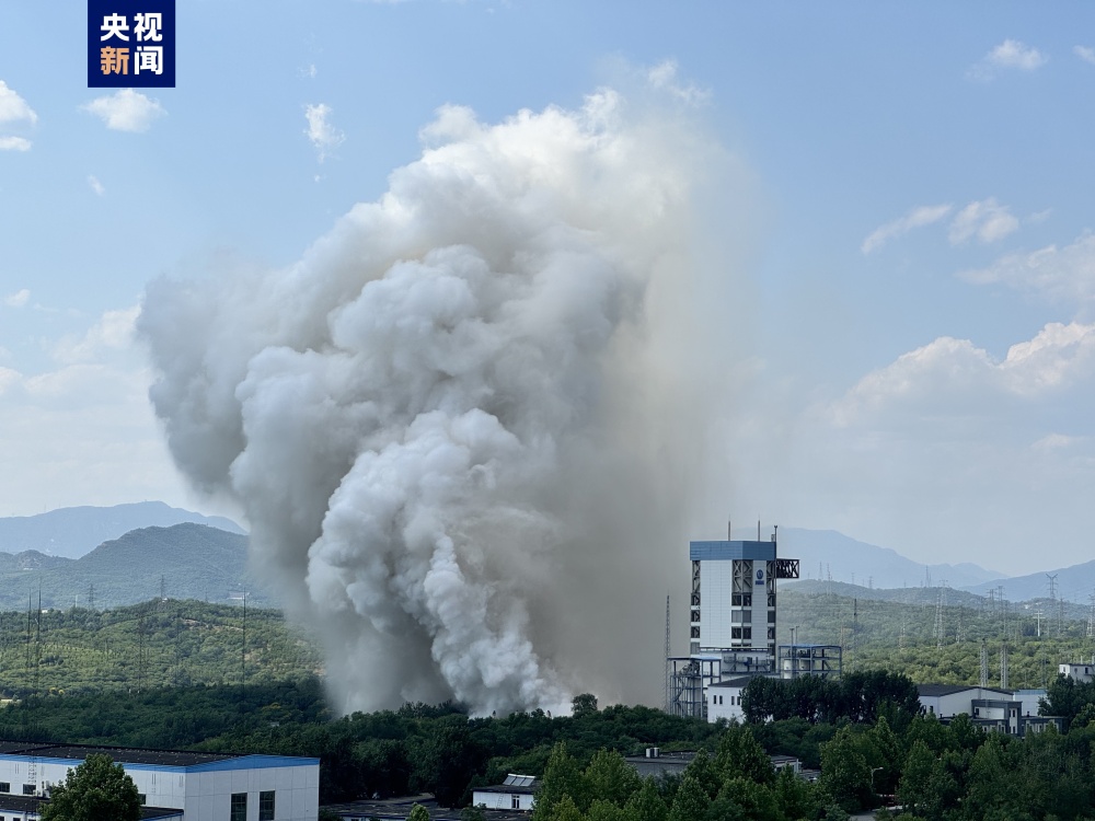 新一代载人登月火箭启动测试