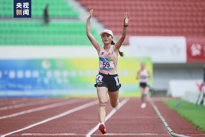 入学清华!她被称为“跑马拉松最快的博士”_央广网