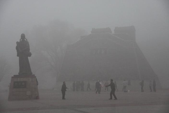 时代关键词丨环境篇：从黄沙漫天到蓝天白云您印象中的天空是什么颜色？bob半岛官网(图6)