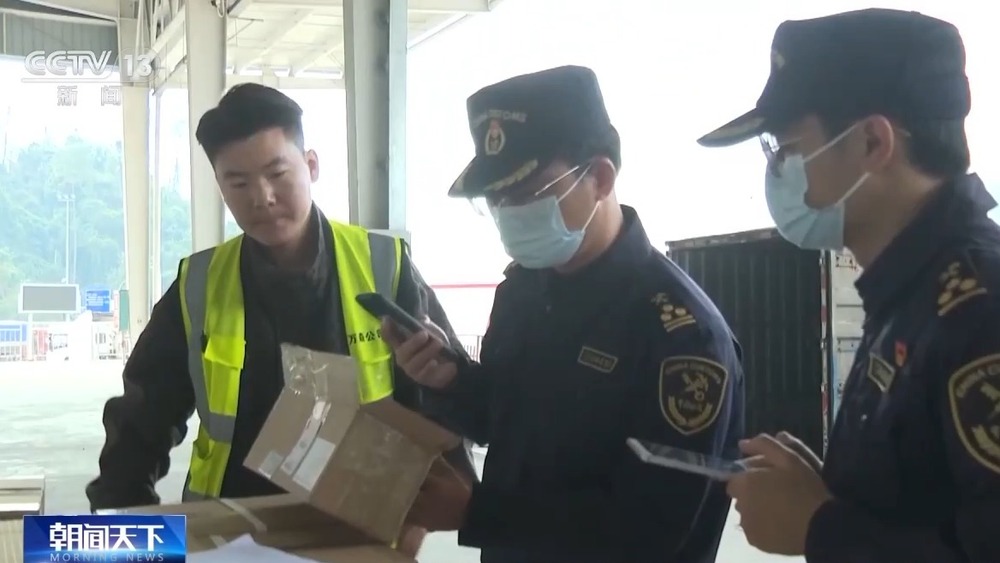 必赢平台运抵直通钢铁驼队空中丝路……新举措推动西部大开发形成新格局(图3)