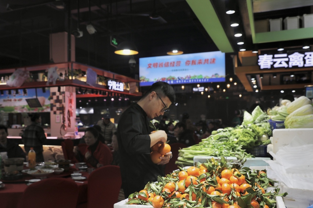 新春走基层｜菜场“年夜饭”真欢乐