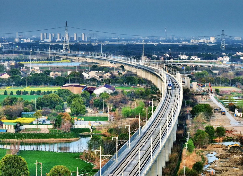 长三角铁路实施2025年第二季度列车运行图