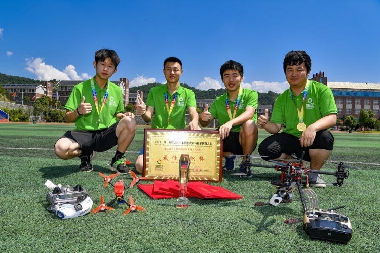 手上有活 发展有道——写在湖南火星电竞网址省第二届职业技能大赛开幕之时(图2)