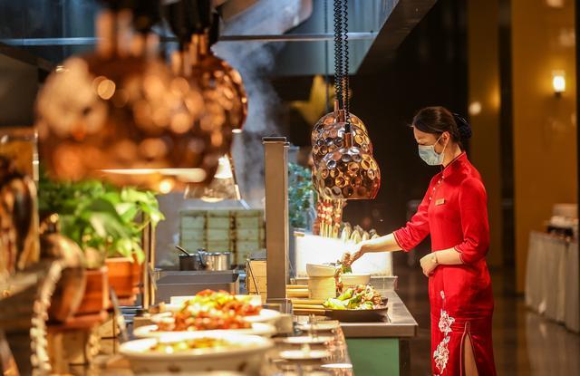 高端酒店“俯身出摊”背后 餐饮板块经营承压