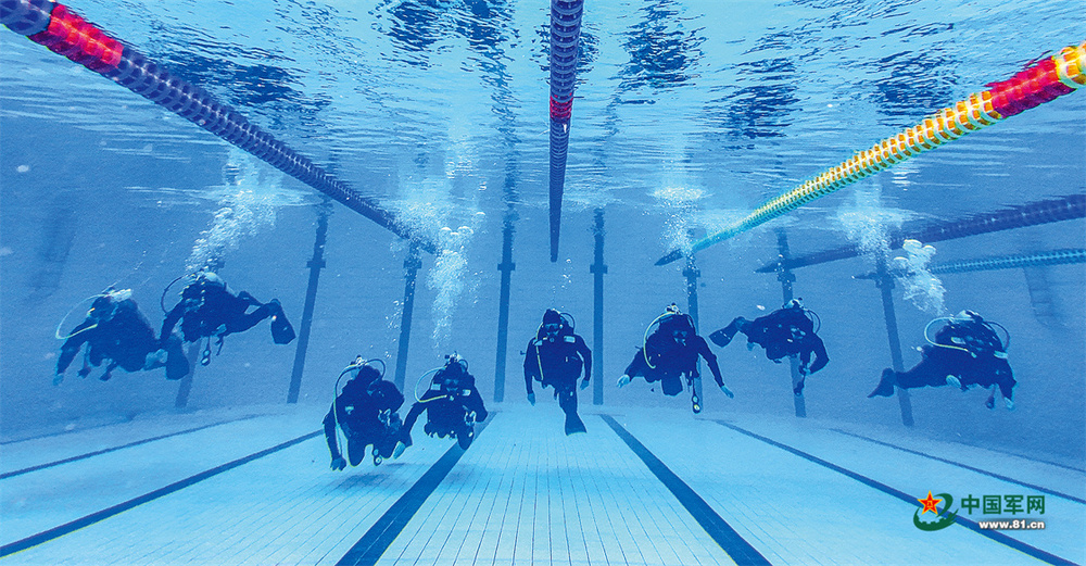 军营观察丨潜行江河:向险而进的突破(图3)