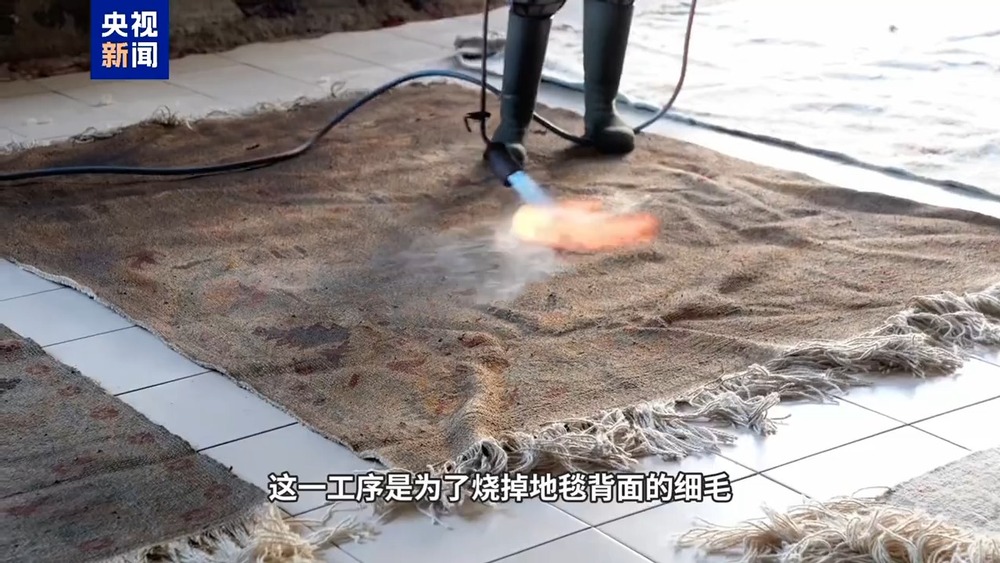 记者Vlog丨车碾、火烧、暴晒揭秘土耳其地毯“做旧术”(图4)