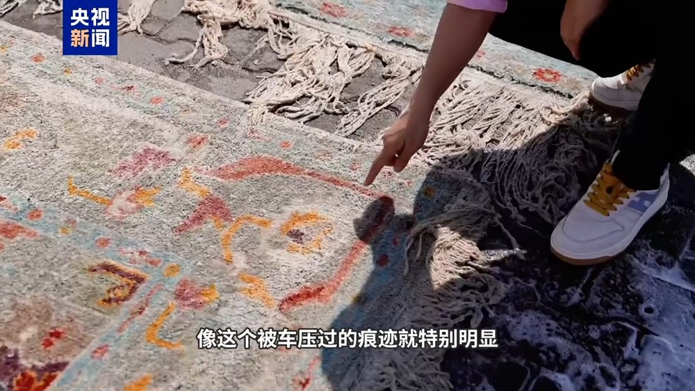 记者Vlog丨车碾、火烧、暴晒揭秘土耳其地毯“做旧术”(图2)