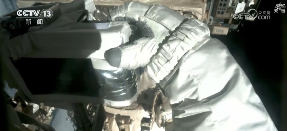 神舟二十号第三次出舱活动_航天员陈冬第六次出舱_AI