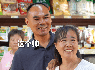 9月3日，他升起了天安门广场的五星红旗！