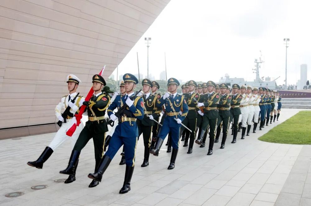 驻港部队开展爱国主义教育活动