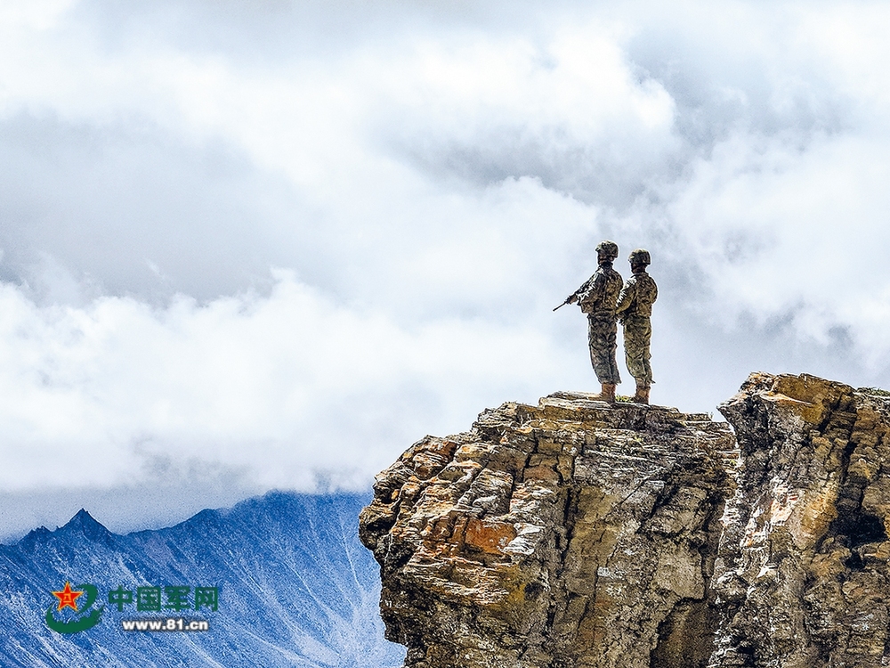 老兵带新兵重走巡逻路