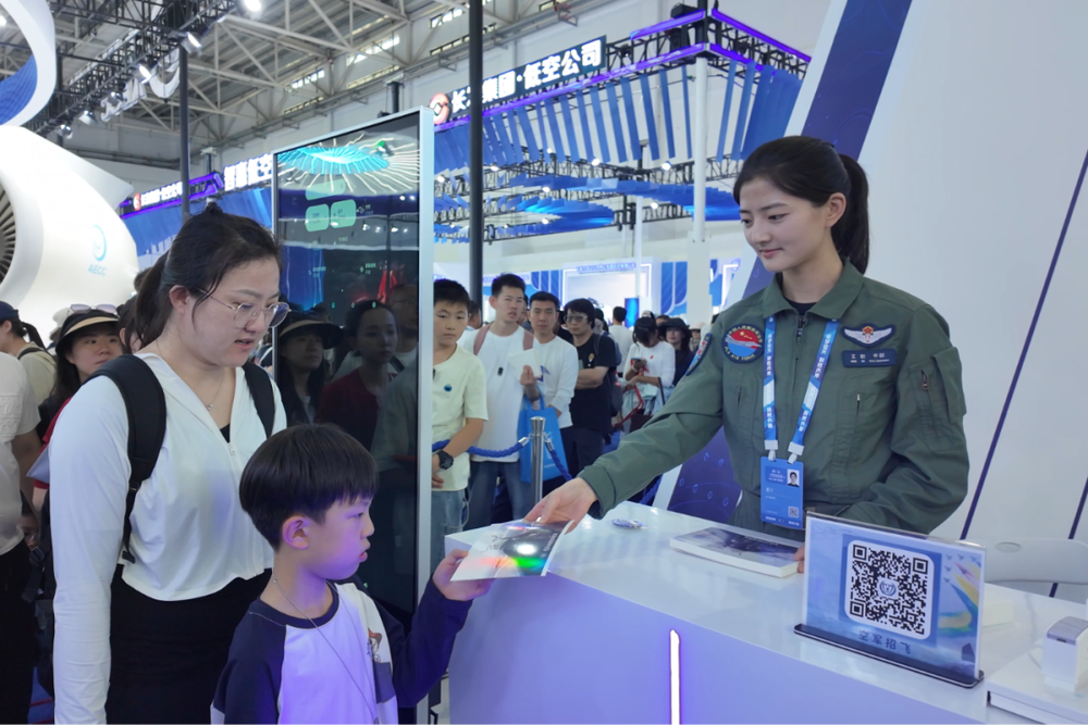 多国女飞行员齐聚一堂