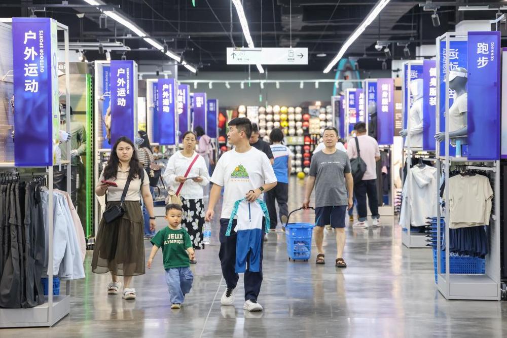 中国户外经济热潮涌动pg模拟器试玩向外走(图2) 中国户外经济热潮涌动pg模拟器试玩向外走(图2)