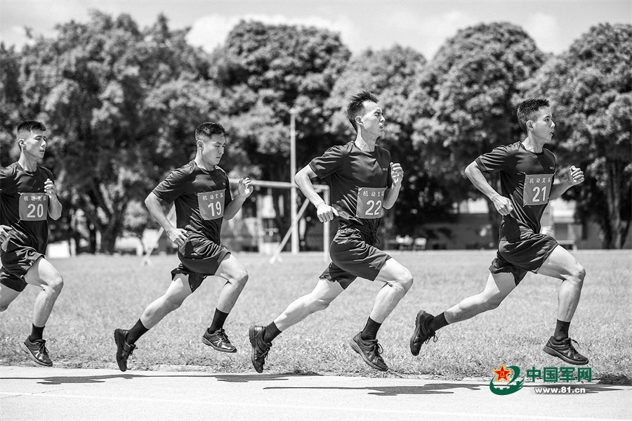 基层部队执行新《军事体育训练大纲》实录