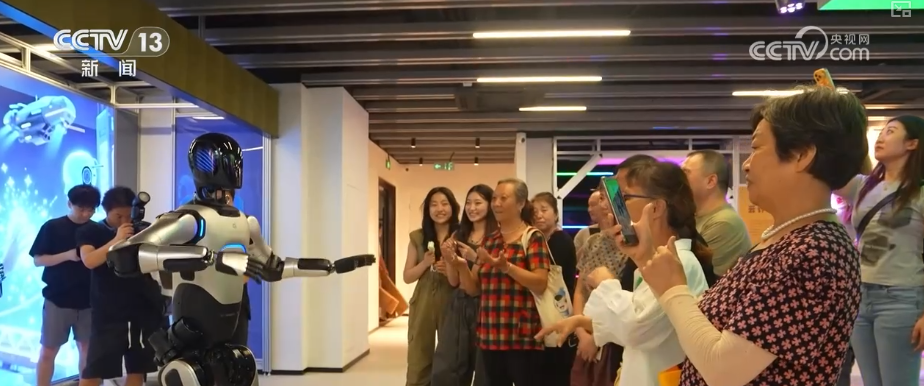 撸猫、喂养、夹豆腐不在话下!人形机器人应用场景遍地开花催生消费新业态(图8)