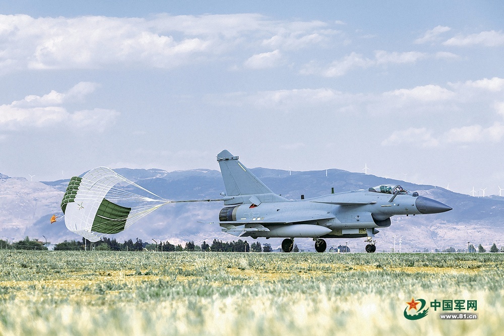 守护战鹰“归巢”