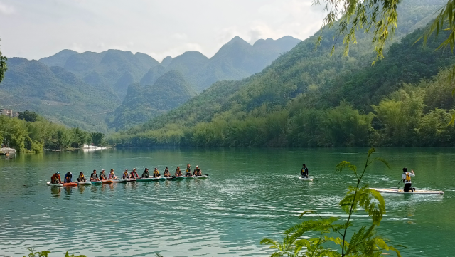 �㶫��ǭЭ��ǭ���Ϲ�����ƻ�ͨ����ý��+�����ܰ��̴����ο�����ҵ��������չ��