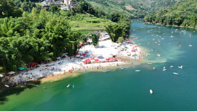 每逢假期,壩盤村就成為了許多槳板愛好者的首選地。 每逢假期,壩盤村就成為了許多槳板愛好者的首選地。