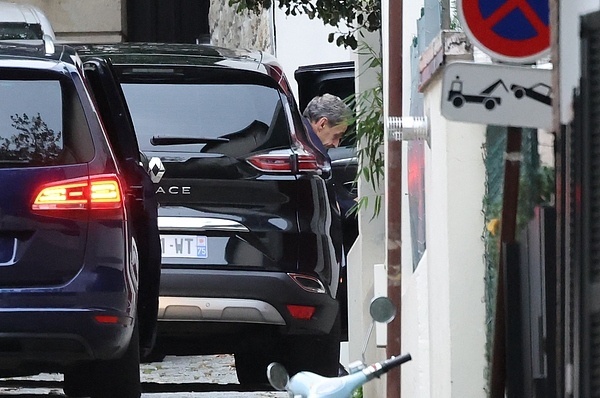 萨科齐出狱回家等上诉