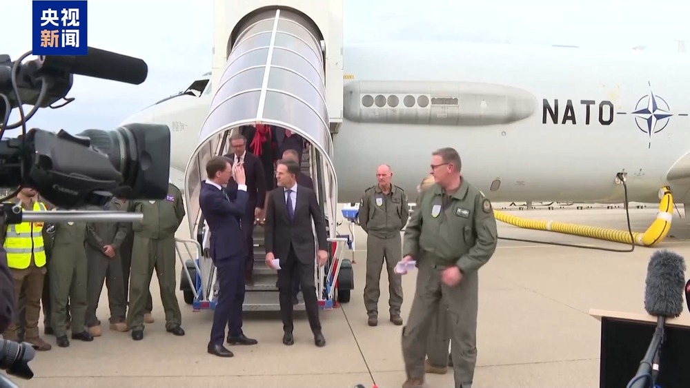 北约秘书长访问德国空军基地