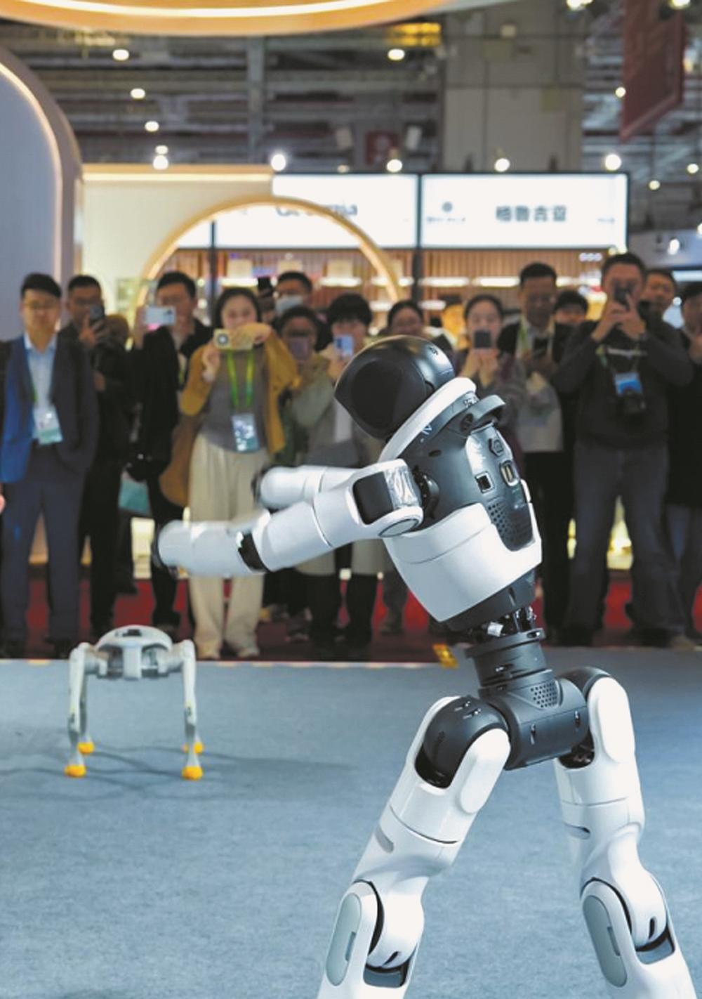 智元创新生产的人形机器人。