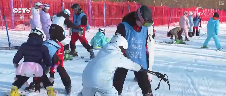 创新业态释放“冬雪夏凉”资源优势新活力“高端赛事+大众活动”添彩花样冰雪(图4)