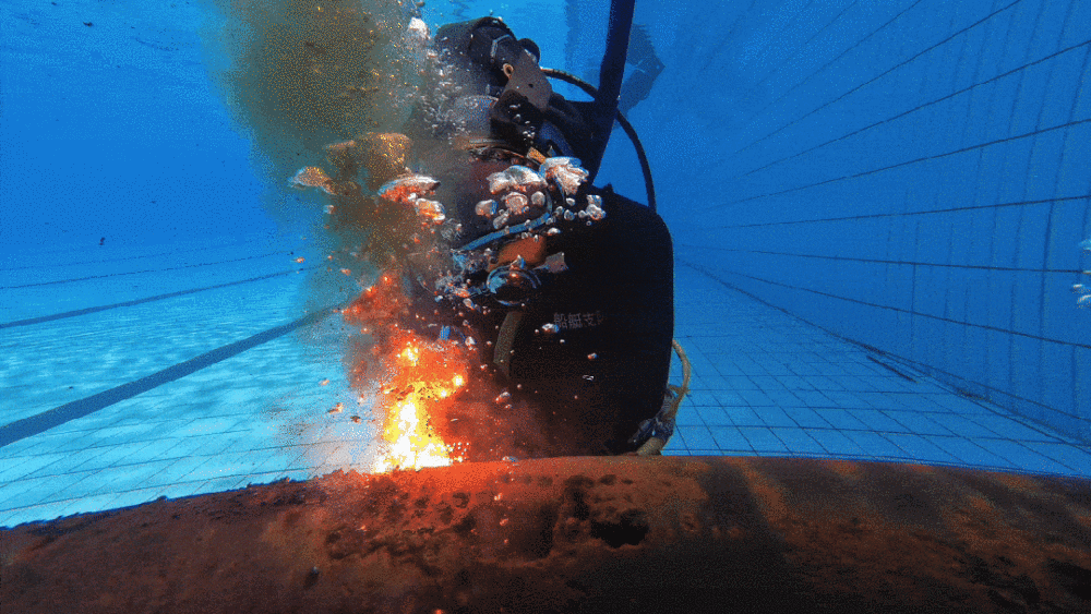 水下焊接.gif