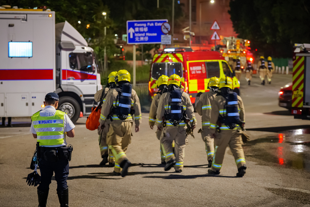 香港消防处：灭火后全力救援