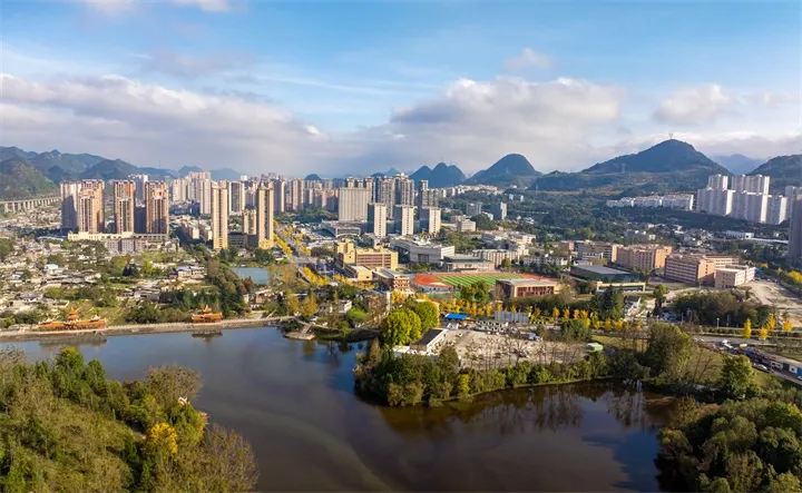 ����ˮ�г���һ�硣����� ��.jpg