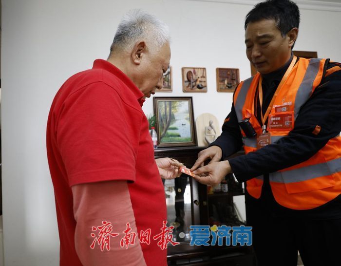 ��ǧ����ů�ܼҼ���һ�ߣ����Ϲ�ůӦ�Ժ������е�����