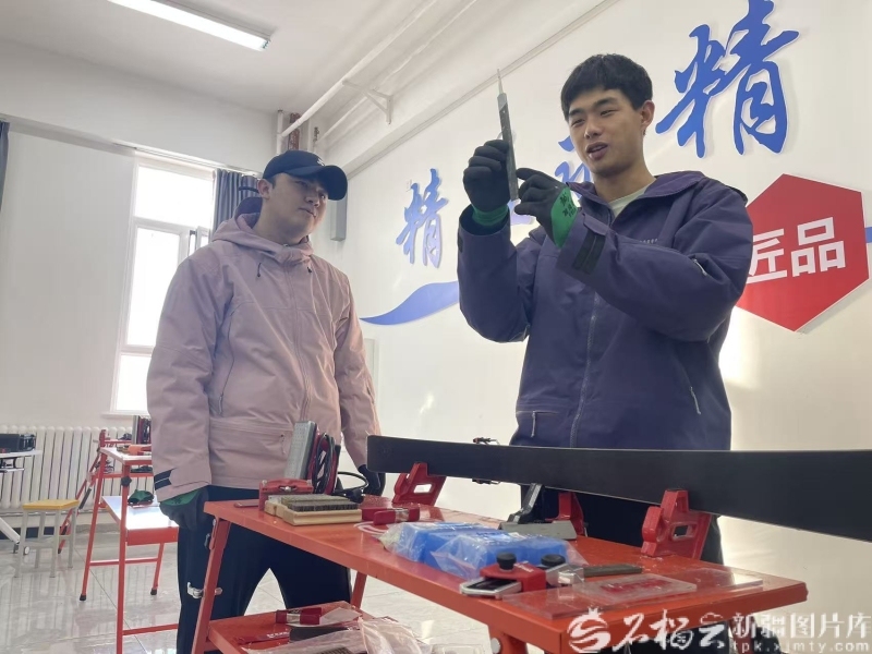 报效祖国建功西部丨跨越千里他们在新疆播种冰雪未来(图2)