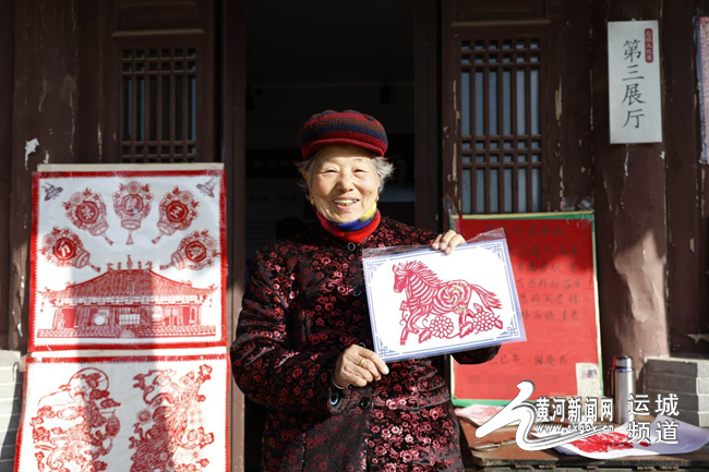 山西万荣：古庙檐下剪新图_央广网