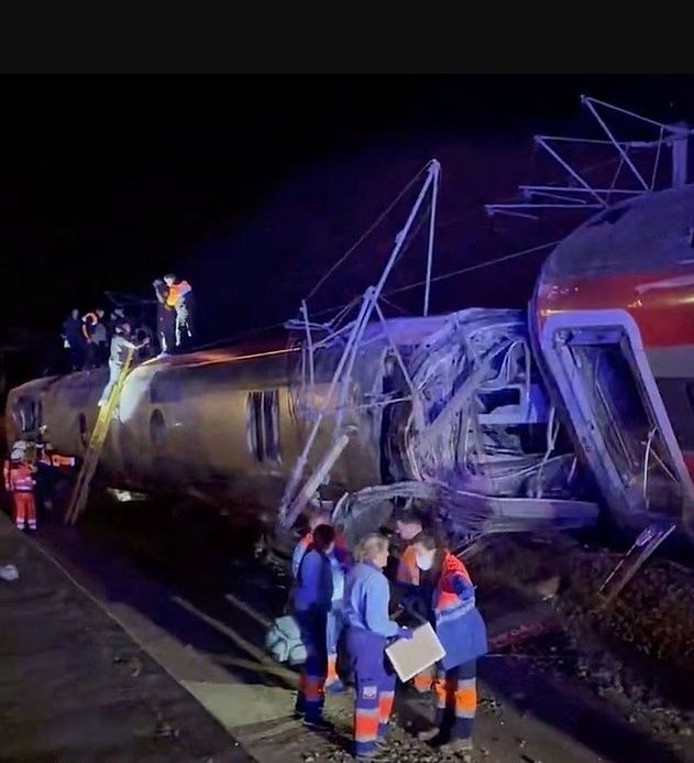 西班牙国家铁路公司总裁：高铁脱轨事故中人为失误几乎可以排除