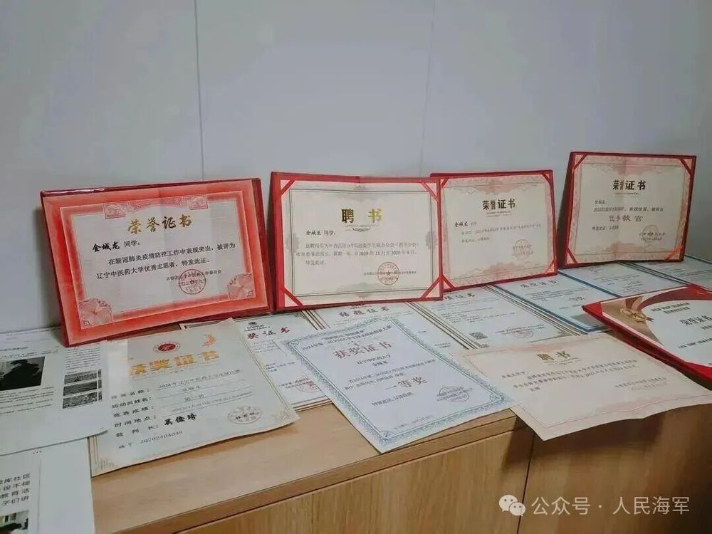 26岁退役大学生士兵救人牺牲,海军定州舰举行悼念活动_央广网
