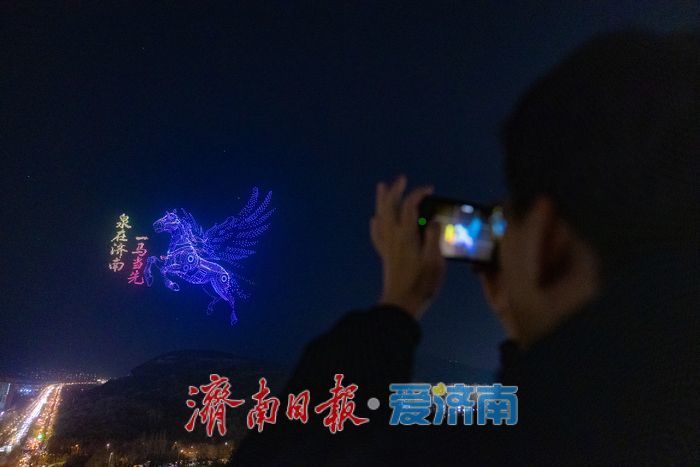 ������˻�����Ȫ��ҹ�� ��Ȫ�ڼ��Ϲ����ꡱ ���˻���������