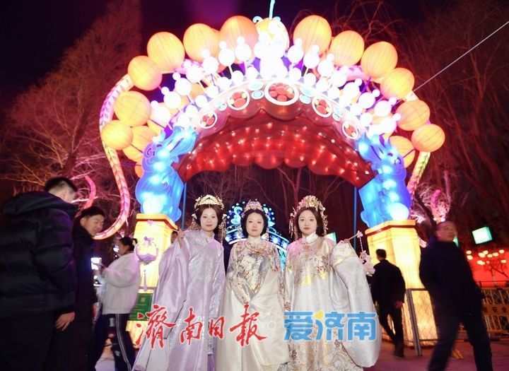 �ƻ�����ζŨ�������е�45�����µ�һȪӭ�����ƻ����������