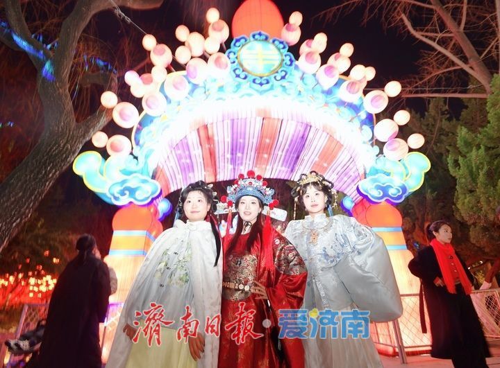 �ƻ�����ζŨ�������е�45�����µ�һȪӭ�����ƻ����������